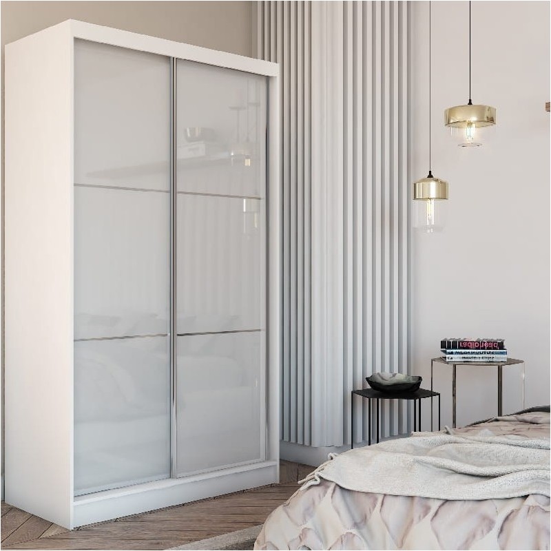 Szafa przesuwna VIVIO 120 cm w sypialni: biały korpus, dwa skrzydła z białego szkła Lacobel w połysku podzielone poziomymi listwami aluminiowymi
