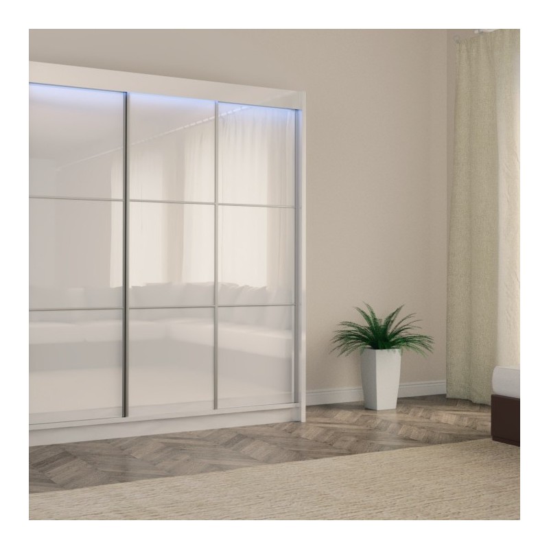 Trzydrzwiowa szafa przesuwna VIVIO 180 cm z białym szkłem Lacobel w połysku i podświetleniem LED (opcja), trzy skrzydła z poziomymi listwami aluminiowymi